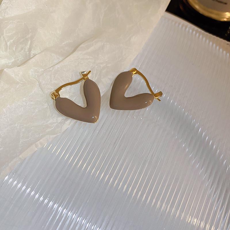 Maillard Coffee Retro Heart Hong Kong Style Versatile Stud Earrings - Niche Fashion Design