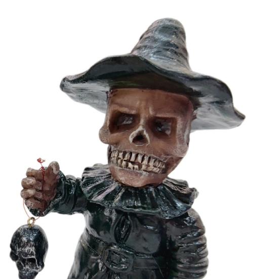 Gothic Skeleton Figurine, Small Resin Skull Statue, Day of The Dead Halloween Decoration for Shelf, Desktop, Office Home Decor