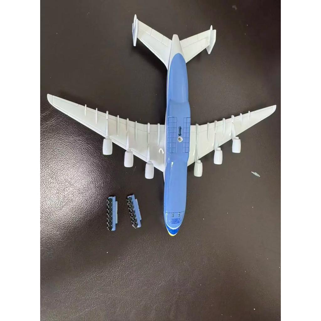 NEU 1/400 Maßstab Flugzeug An 225 Antonov Transportflugzeugmodell mit Doppelrädern Kabine kann geöffnet werden Flugzeug
