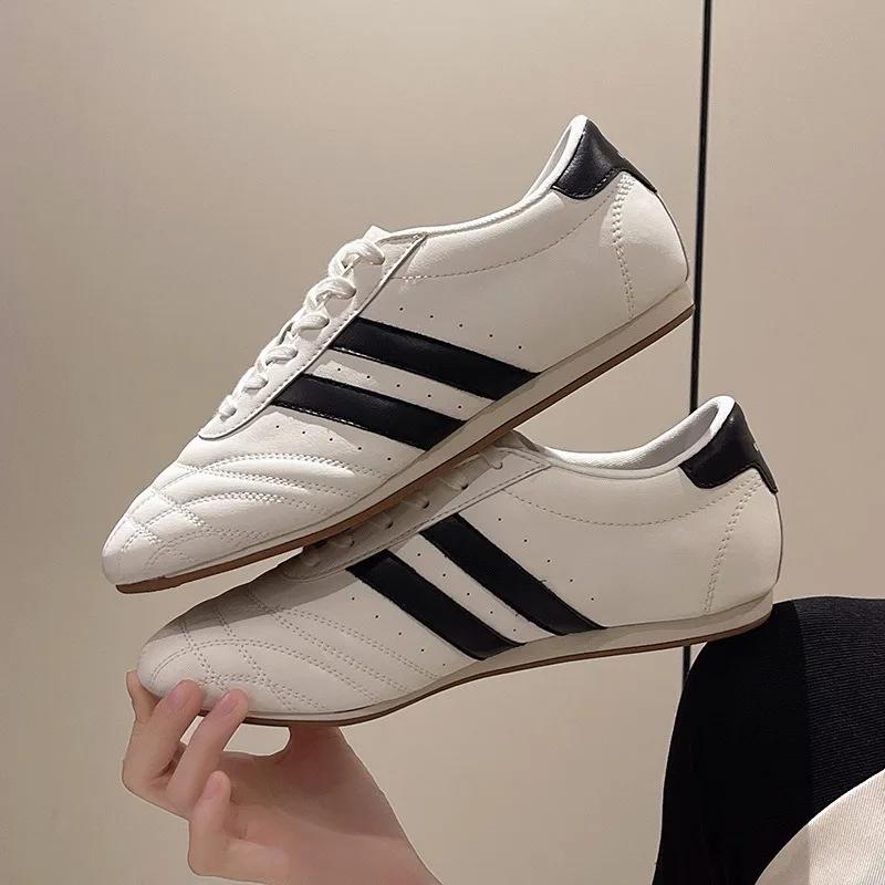 Fashion 2025 New Classic Retro Casual Low Top Running Shoes Anti-slip and wear-resistant Plus Size Women's black white colorway Sneakers