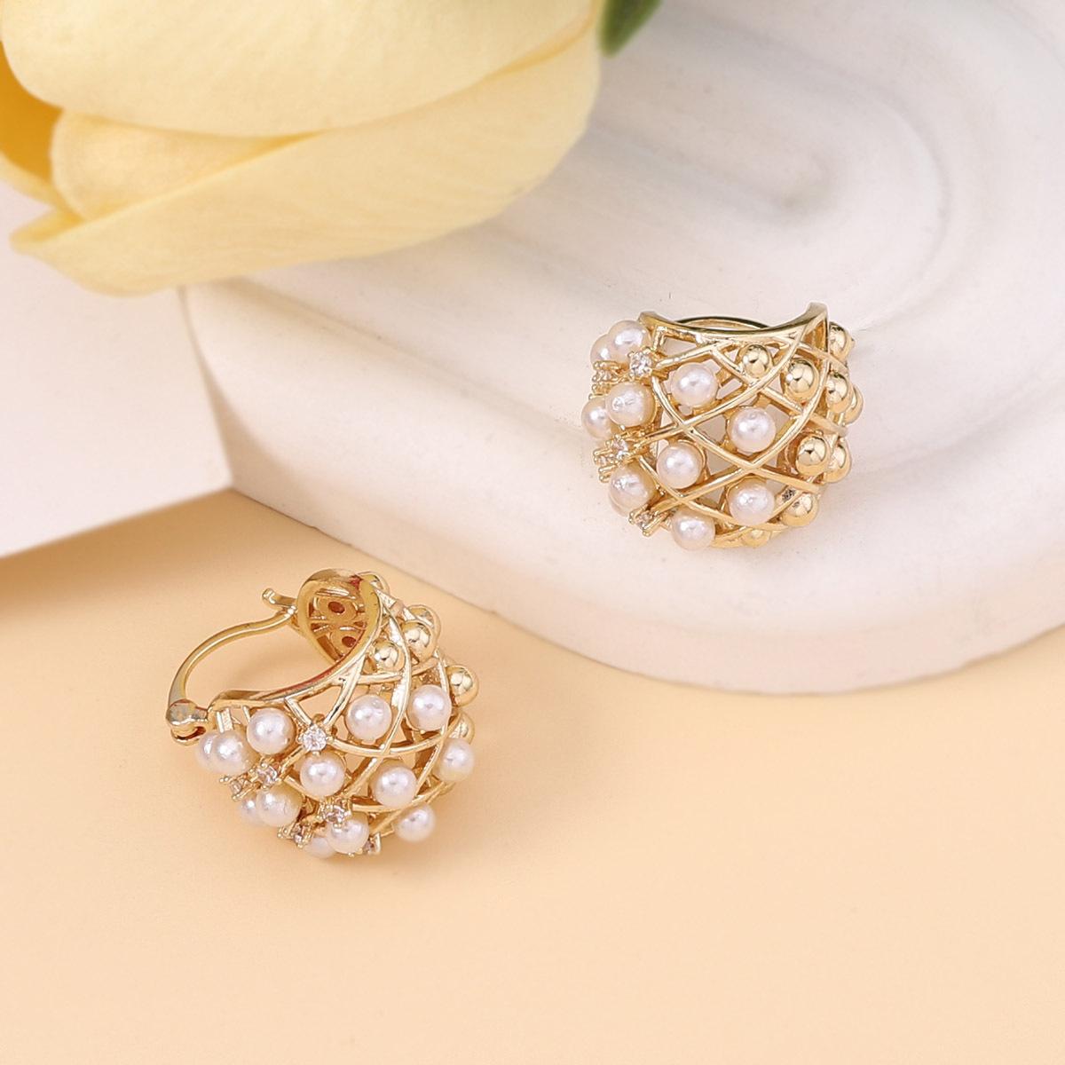 Новые французские ретро нерегулярные геометрические полые сетчатые серьги-клипсы из рисовых бусин, легкая роскошь демонстрирует темперамент, стиль знаменитости