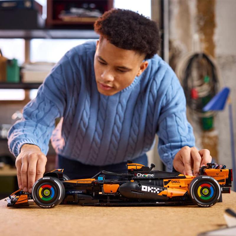 LEGO42228 McLaren F1 racing carMechanical building block toy