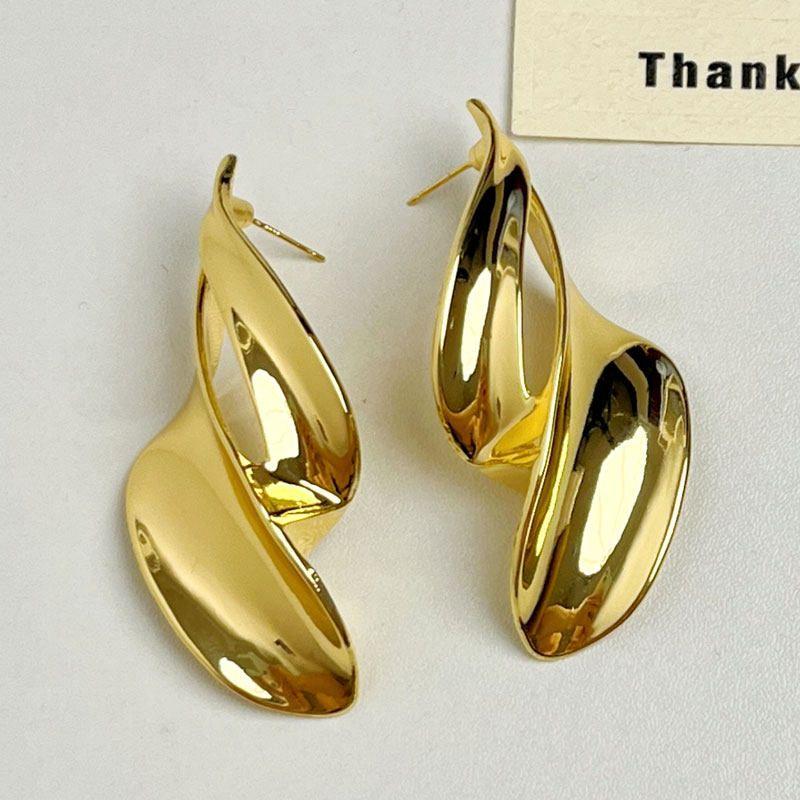 Fashion Niche Style Metal Asymmetrical Twisted Pendant Unique Earrings Summer Accessible Luxury Fancy Retro High-Profile Earrings Gold
