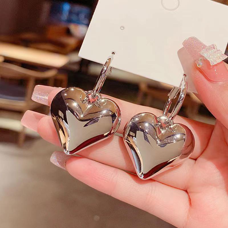 2025 Elegant 3D Peach Heart Earrings: Versatile, High-End Design for Women