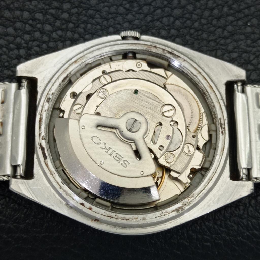 VINTAGE SEIKO 5 AUTOMATIC JAPAN MENS WHITE COLOR DIAL WATCH a701327-5 R206a-a701327