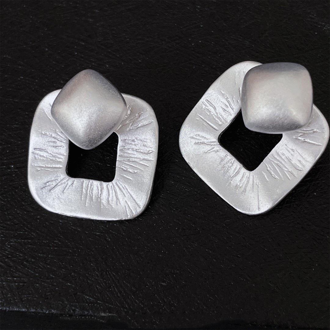 Geometric Frosted Square Hollow Stud Earrings: Two-Way Wear, Back Hanging, Personalized Ins Style for Women ed1964