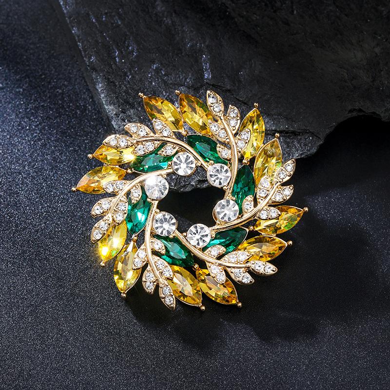 High-End Pearl Floral Suit Brooch For Women Versatile Clothing Accessory Pin