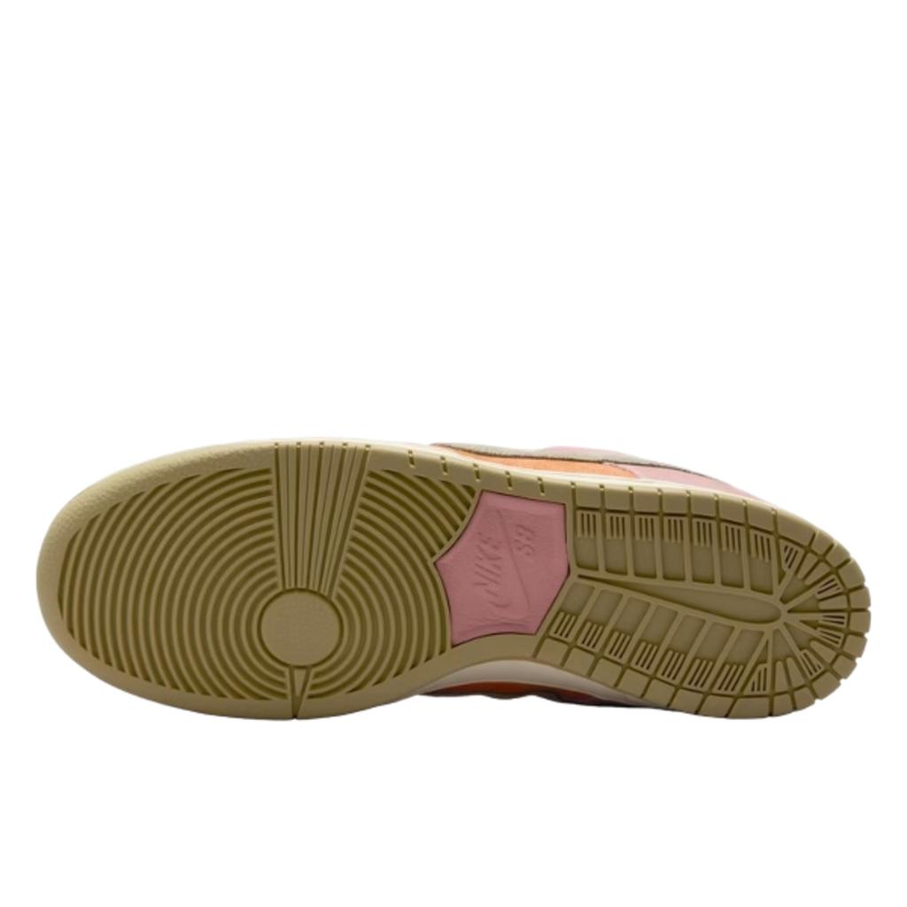 Nike SB Dunk Low Red Stardust