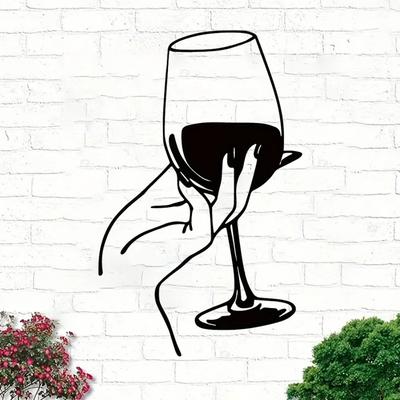 Décoration murale en métal représentant une main de femme amateur de vin - Art mural unique. Une tenture murale en métal pour la décoration de la maison et de la scène.