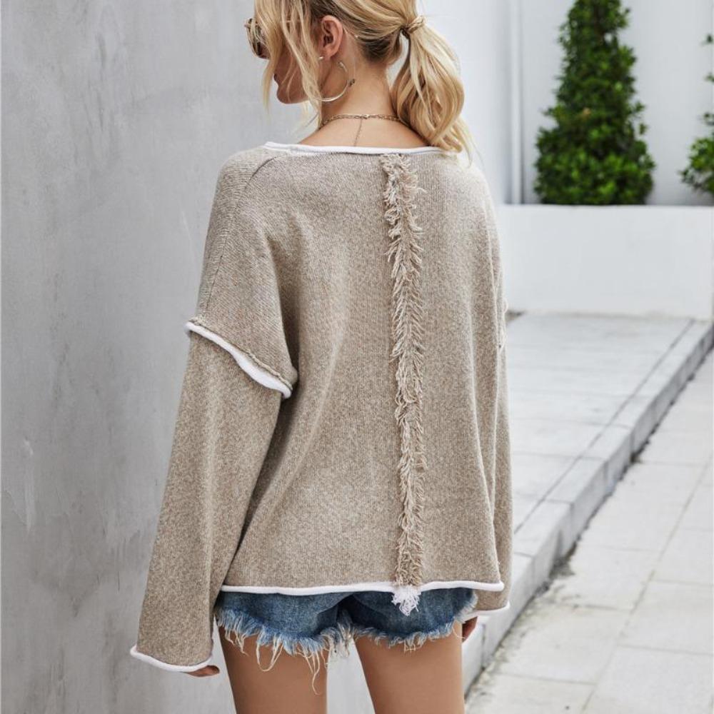 Женский вязаный свитер с круглым вырезом и кисточкой на спине — фото 12