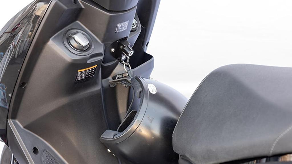 Díly na kolo Kijima Zámek helmy Cygnus Grifas Ocel Black Finish YAMAHA ('22-) 303-1612