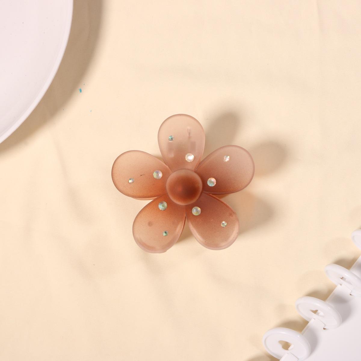 

Gradient Frangipani Shark Clip: Elegant Five-Petal Colorful Hair Accessory кофейный