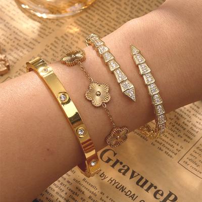 UILZ 18 Karat vergoldetes Schlangenknochen Offenes 3-teiliges Armband-Set Hohe Qualität Glänzender Zirkon Anhänger Fünfblättrige Blume Edelstahl Schmuck