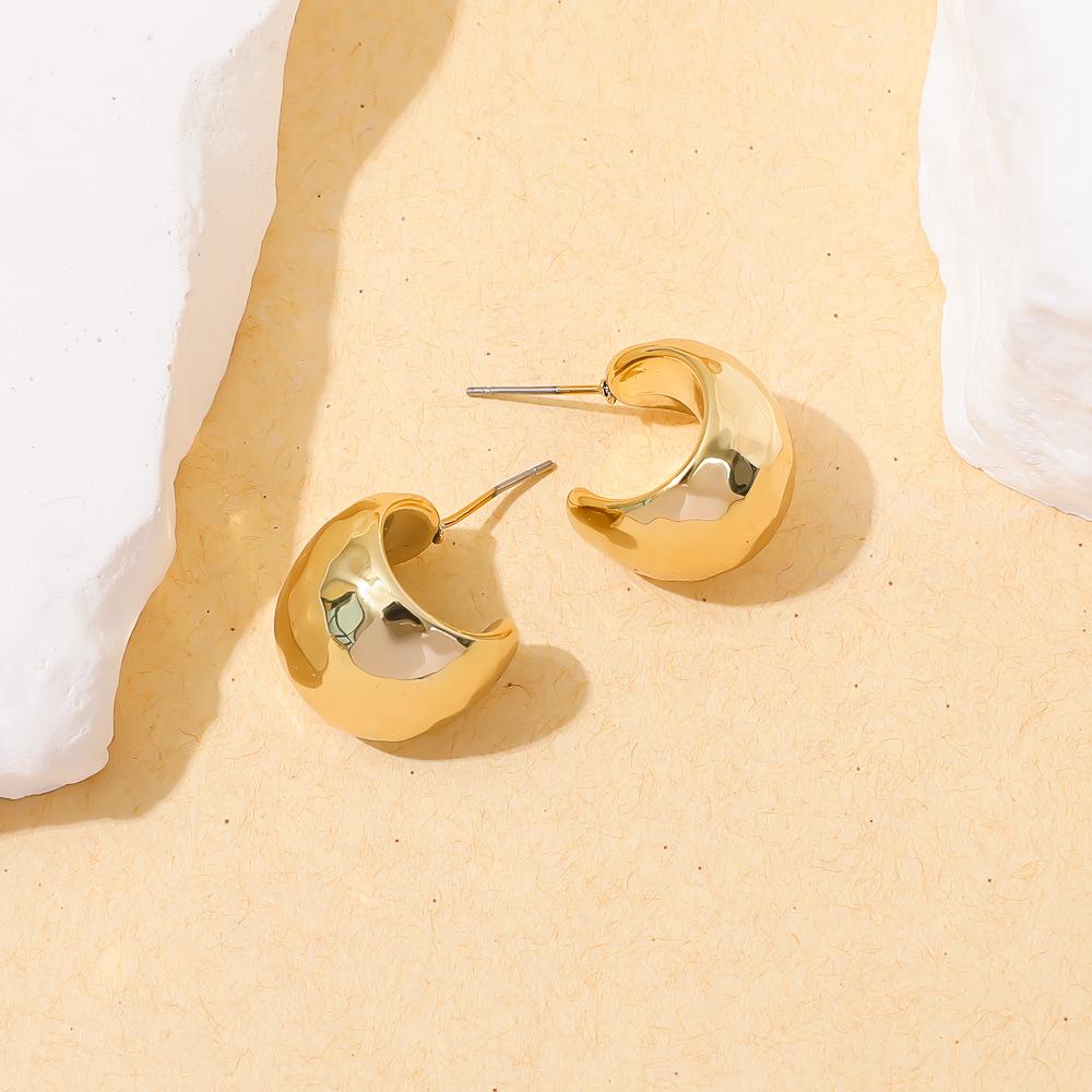 Retro Doudou C-shaped stud earrings French texture sense personalized fashion versatile light luxury sense wide face ear jewelry women