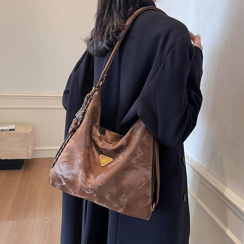 Retro Commuter Tote Bag Women's Large-capacity New Niche Single Shoulder Crossbody Multi-functional Backpack