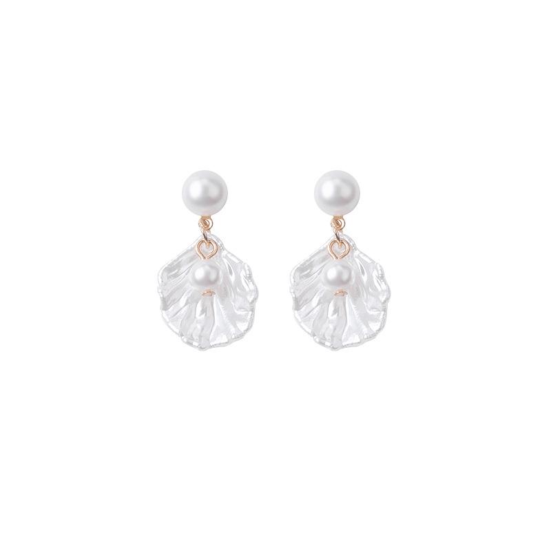 Temperament White Shell Petal Earrings, Small Personality Fresh Mori Flower Pearl Stud Earrings Female
