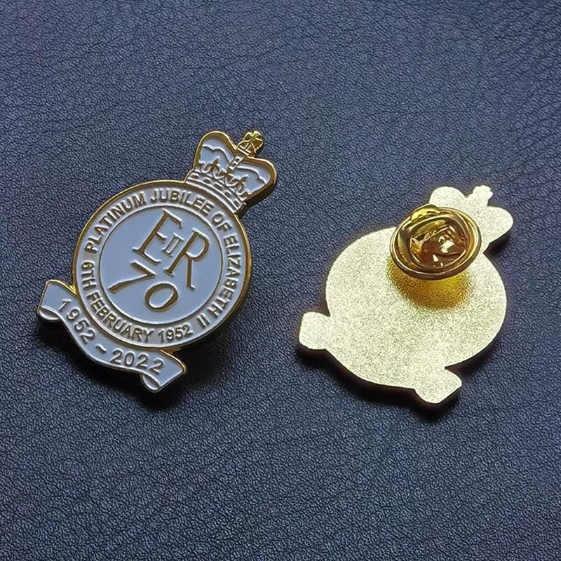 British Queen Elizabeth II Memorial Brooch Commemorate Queen Elizabeth II Pin Badge Brooch Iron Plated Brooch Pin Medallion Gift CN