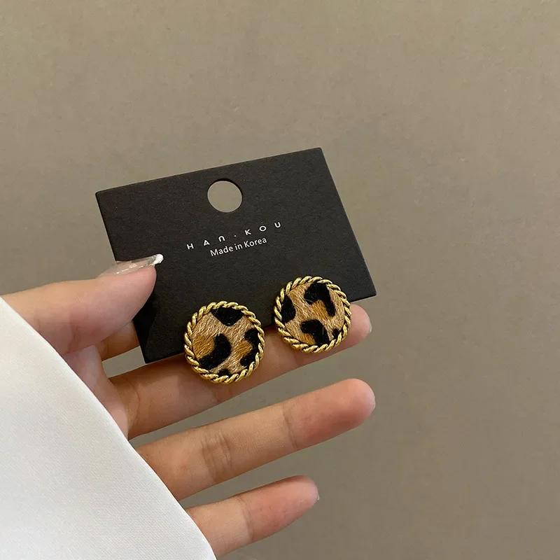Autumn Winter Models Leopard Print Plush Earrings Female Korean Temperament Net Red Fashion Cold Wind Retro Earrings Ear Jewelry