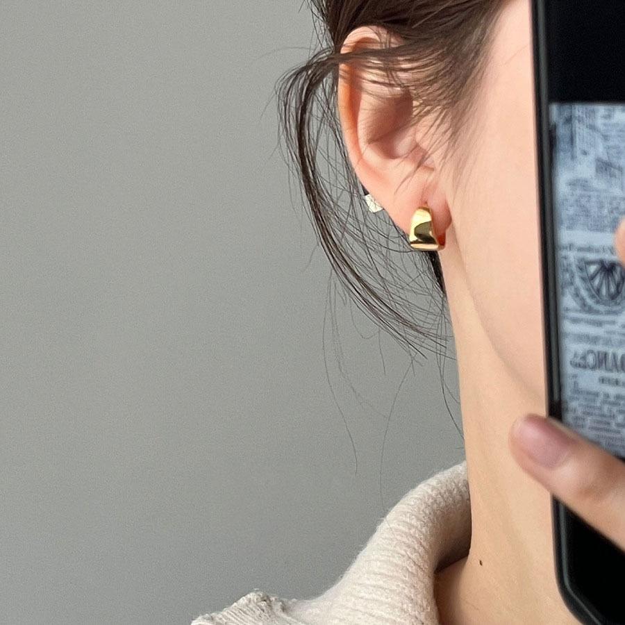 Wide Circle Cold-Style Silver Needle Earrings for Women – Niche Design, Advanced Simple Fashion for Summer