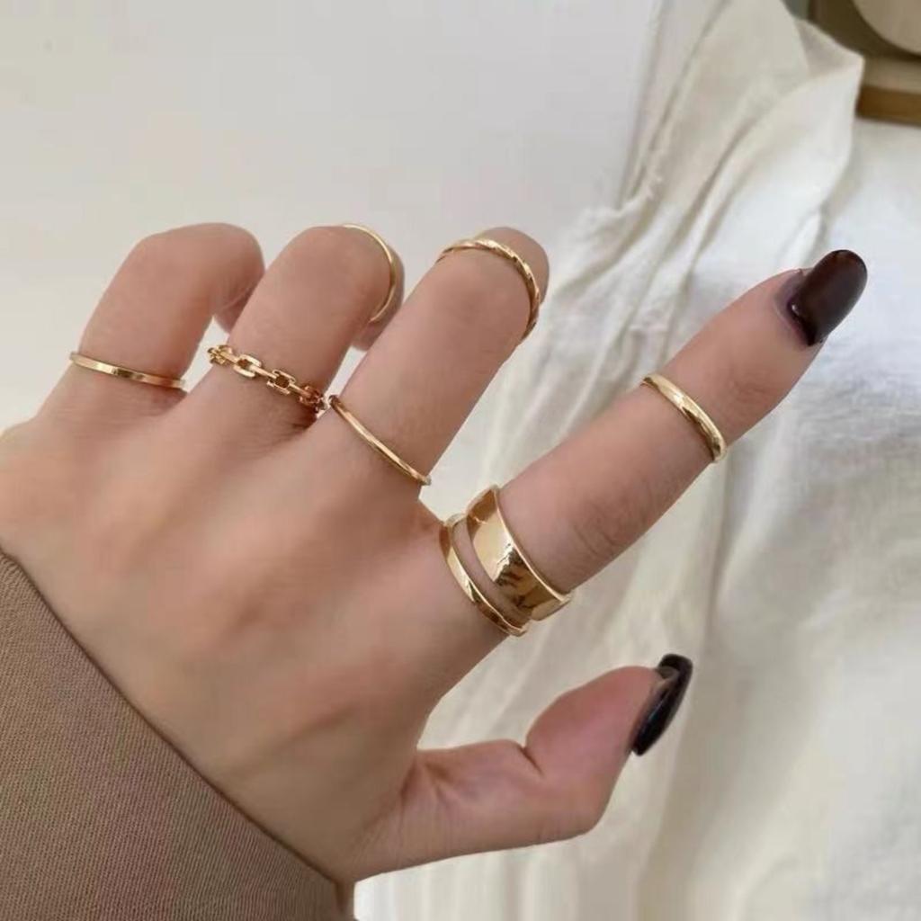 Fashionable 7-Piece Ring Set For Women Instagram-Inspired Minimalist Ring Collection Hip-Hop Vintage Plain Band Rings