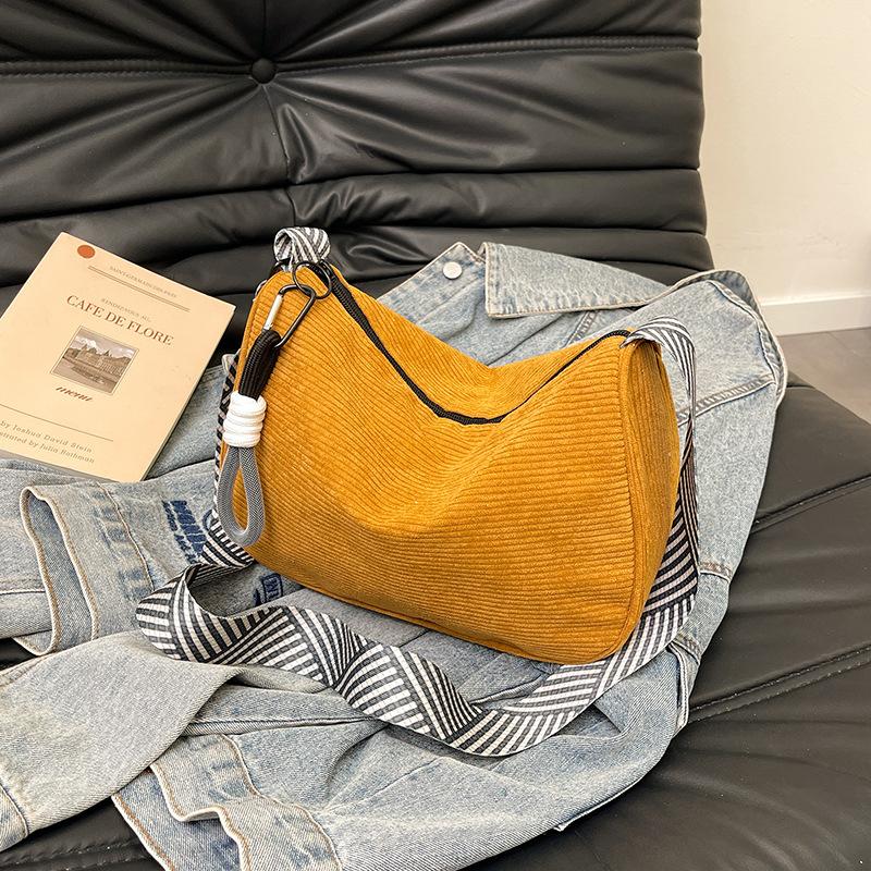 Fashion Versatile Commuter Women's Bag Large Capacity Messenger Bag Corduroy Simple Casual Shoulder Bag Commuter Bag