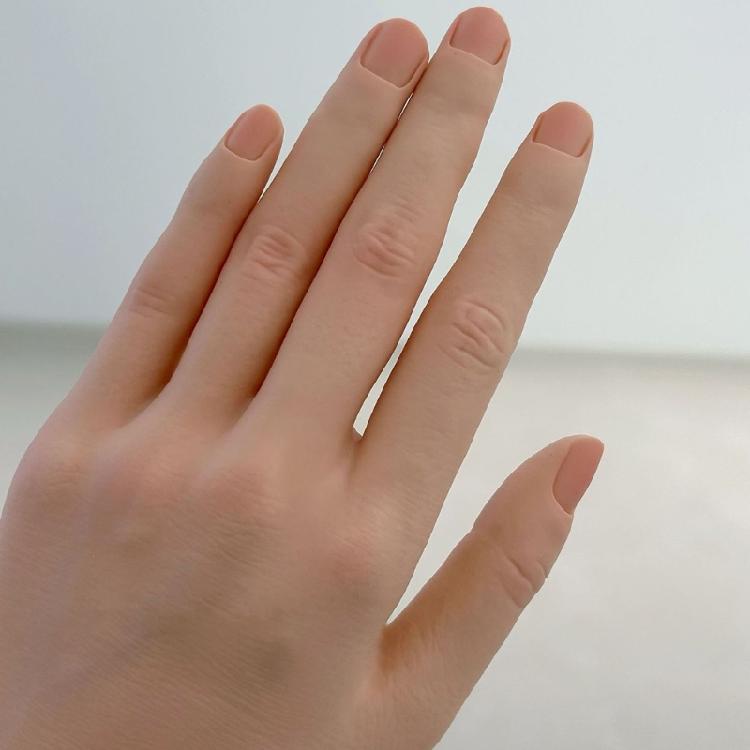 Artificial Nail Practice Hand With Interchangeable Finger Units And Weighted Base For Stability