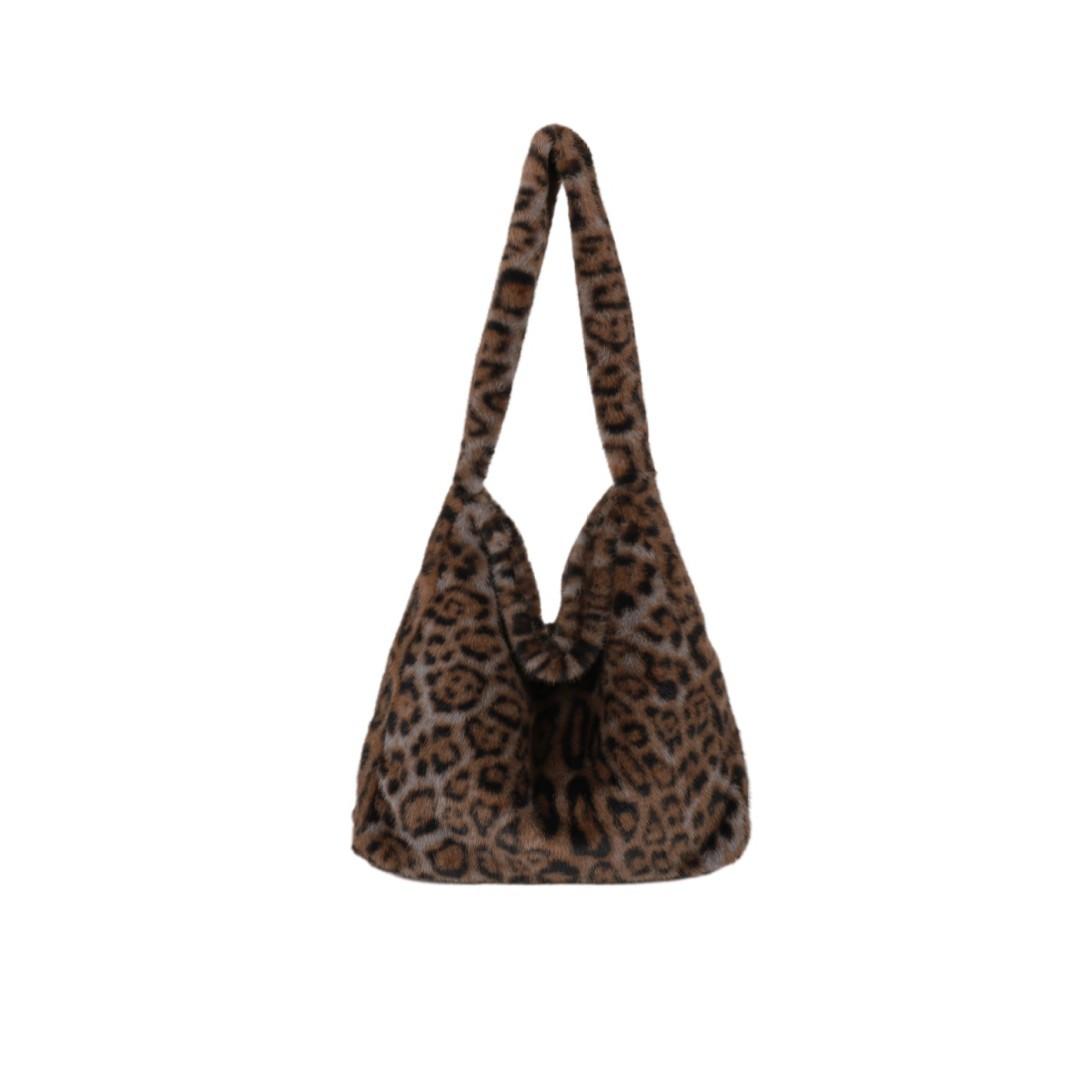 

Autumn and winter fluffy bag women s 2025 new casual relaxation one-shoulder crossbody bag leopard print fur tote bag 34*30*14 темно-коричневого