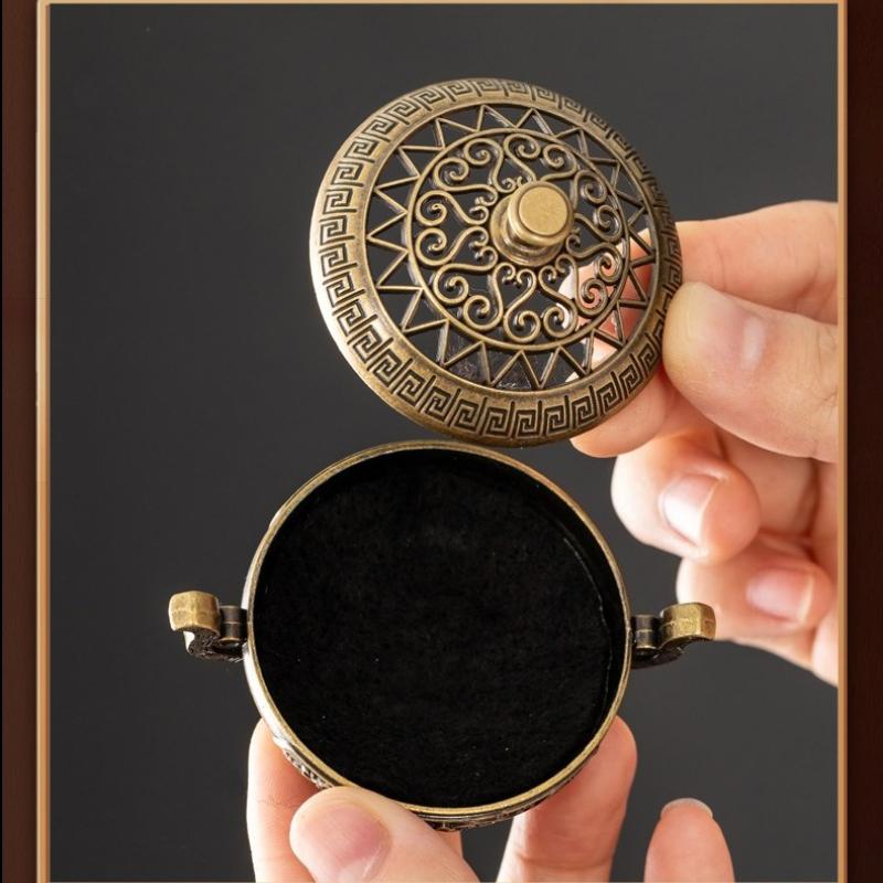 Binaural Antique Incense Burner Exquisite Pattern Hollow Three-legged Burner Indoor Alloy Incense Holders for Yoga Meditation Home Desktop Ornament