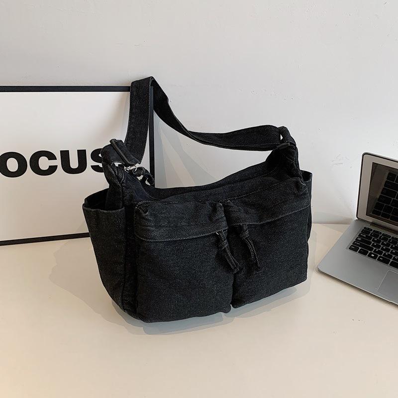 Wszechstronna torba na ramię i crossbody z teksturowanego spranego denimu 2025 z wieloma kieszeniami