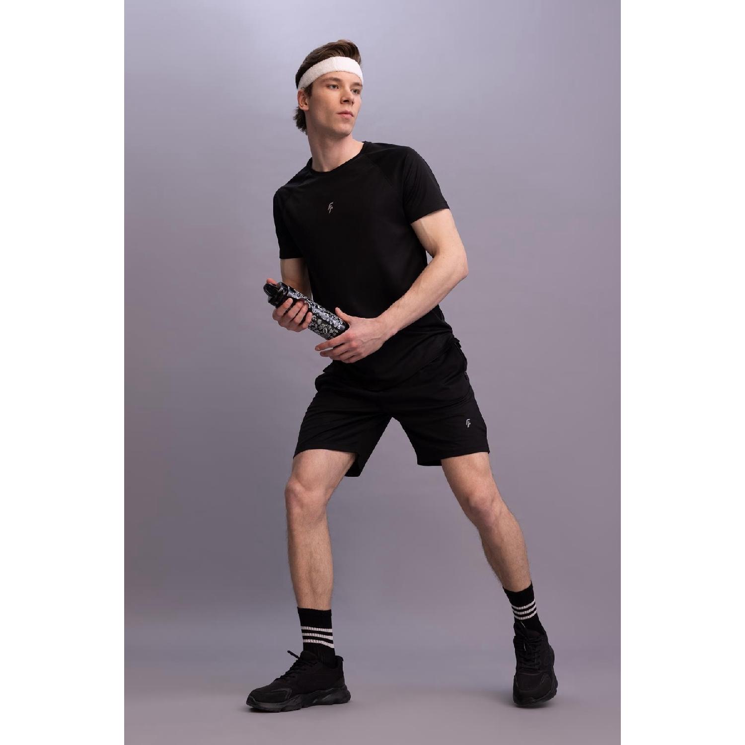 

Спортивные шорты приталенного кроя XS