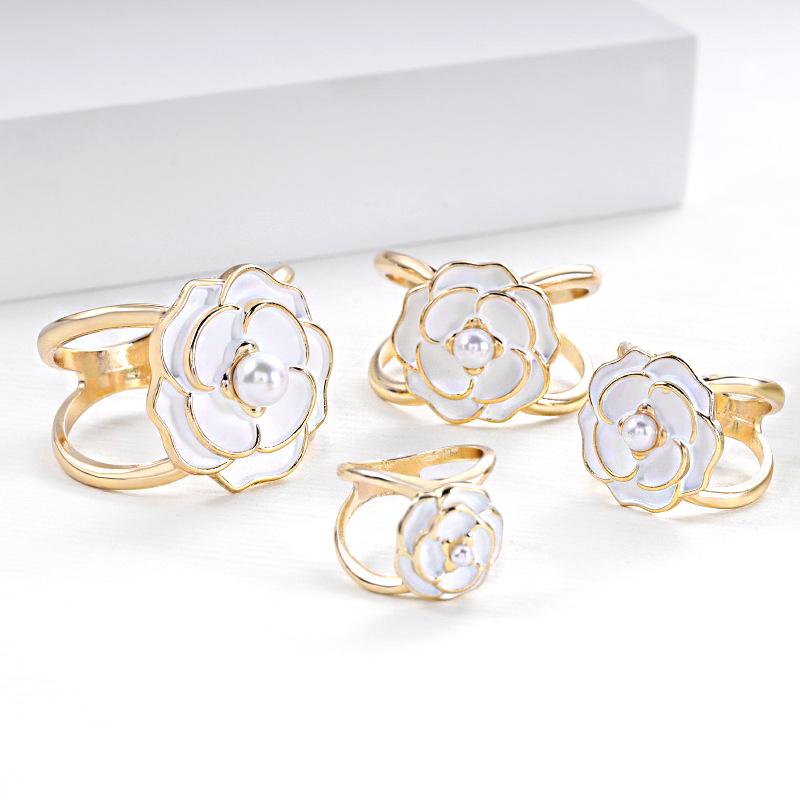 Sciarpa a Scacchi con Camelia di Perle di Alta Gamma e Fibbia per Cintura da Vita per Cappotto