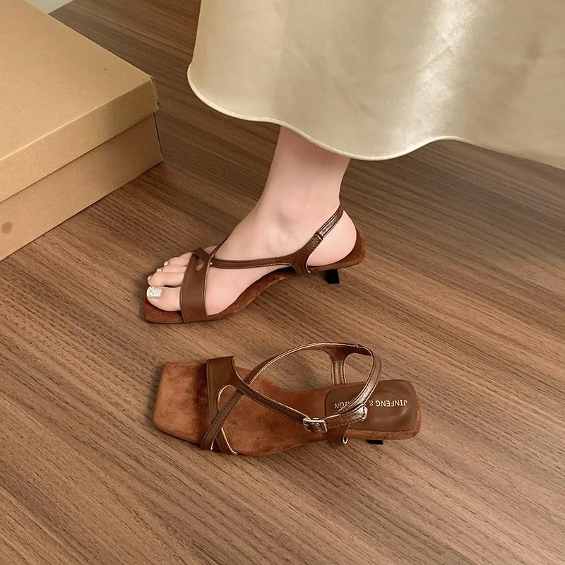 

2025 Vintage Line with Flat Sandals Design Sense Open Toe Slippers Casual Holiday Beach Shoes Light Single Shoes Luxury Sandals 40 коричневий