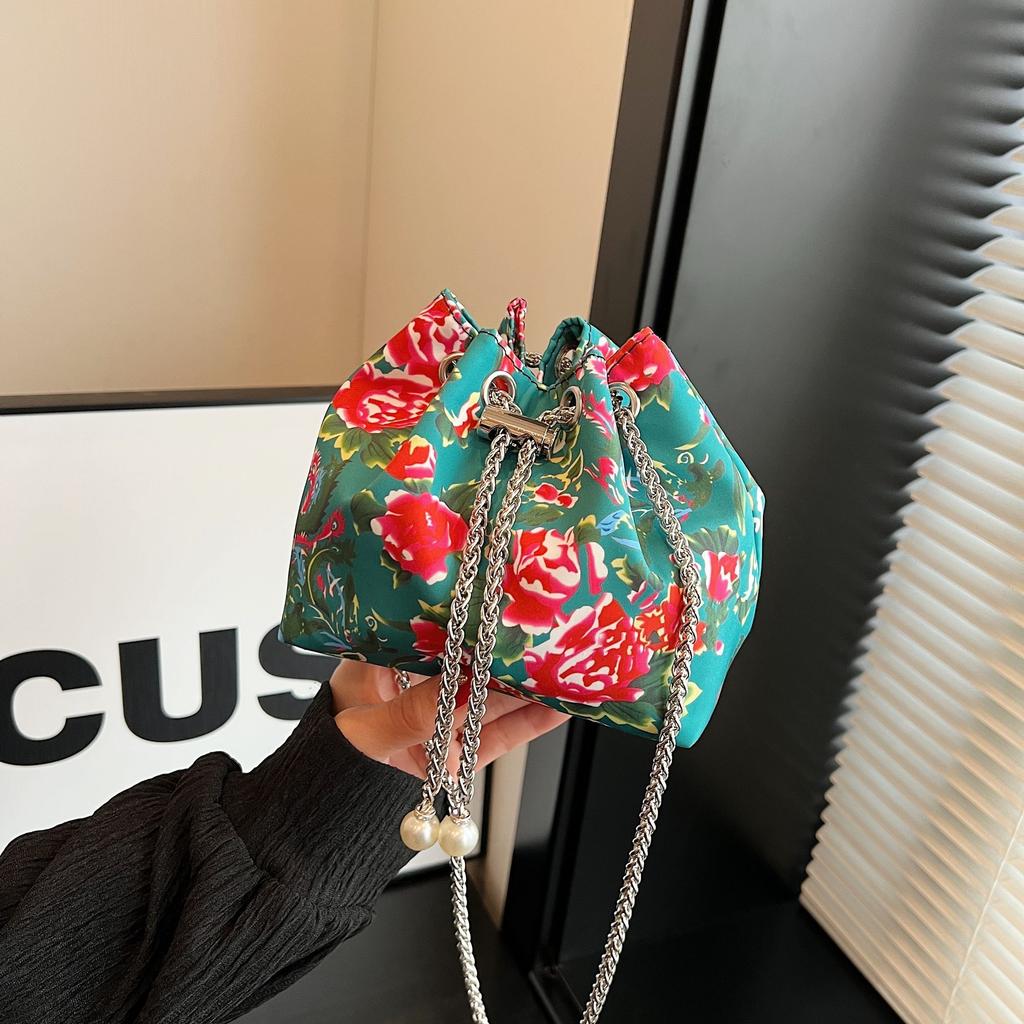 Single Shoulder Bag for Women Large Flower Fashion Large Capacity Chain Crossbody Bag Handheld Bucket Bag