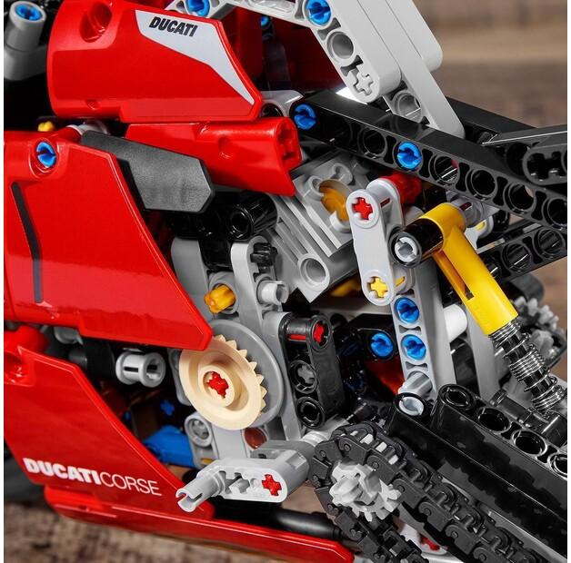 LEGO Technic 42107 Ducati Panigale V4 R