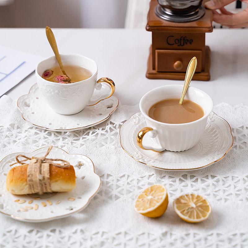 Sada šálku na kávu a podšálku s lžičkou, vysoce kvalitní porcelán, soudní styl, evropský reliéfní hrnek na kávu, šálky na čaj, domácnost, kancelář, párty, nádobí na pití