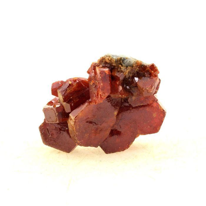 Pierres et Minéraux. Vanadinite. 61.5 ct. Mibladen Mining District, Midelt, Maroc.
