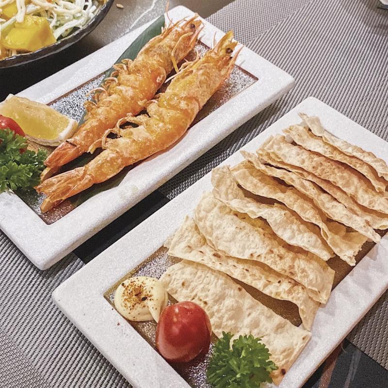 Japanese Kaiseki Ryori Style Retro Rectangular Cuisine Plate for Sushi, Sashimi, Yakitori, and Yakiniku.