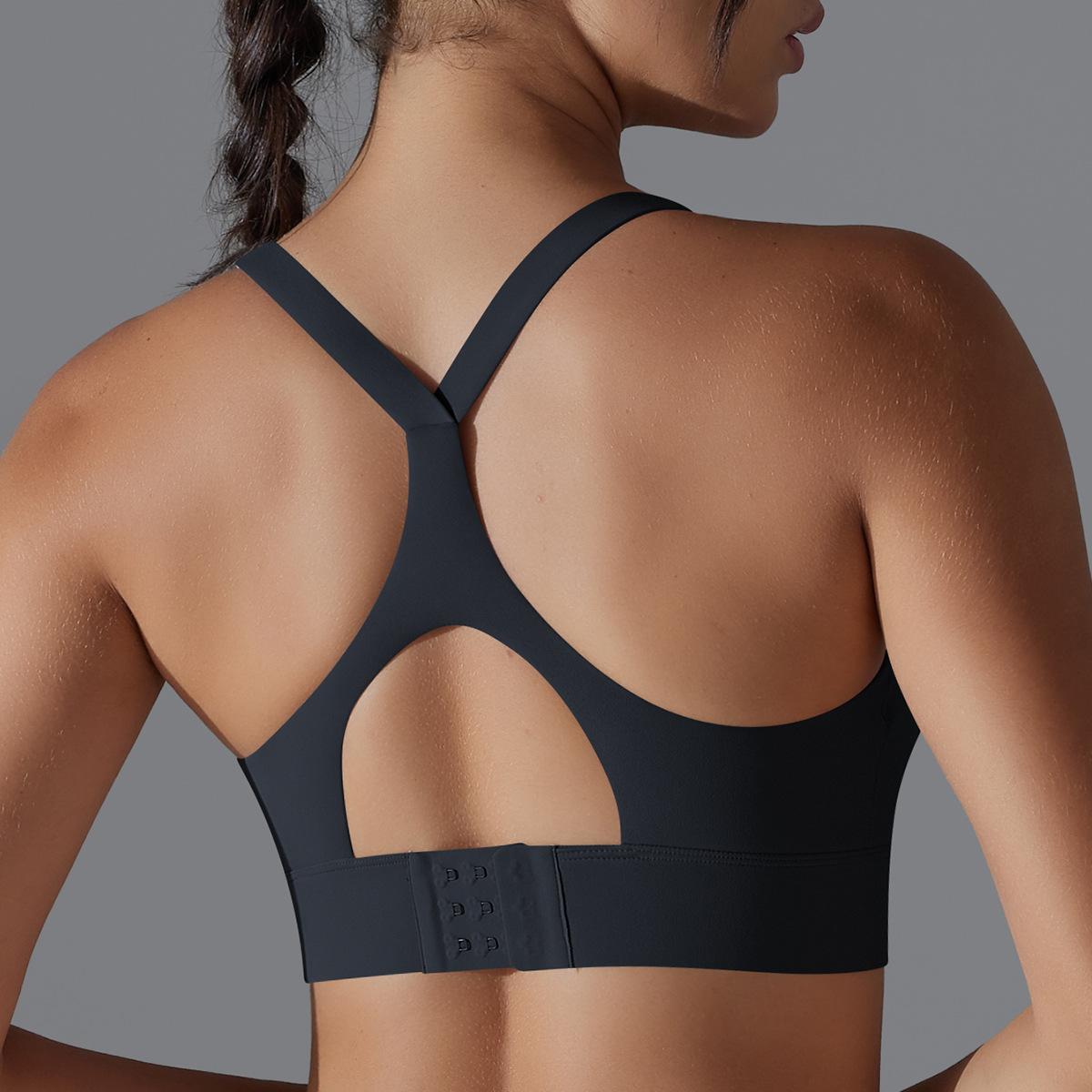 Однотонное красивое облегающее спортивное нижнее белье с открытой спиной для бега — фото 14