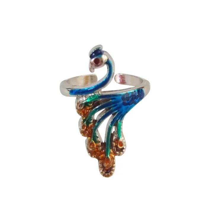 1pc Adjustable Crochet Tension Cute Ring Beginner Knitting Crochet Hook Ring Yarn Guide Finger Holders Thimbles Winder Tools