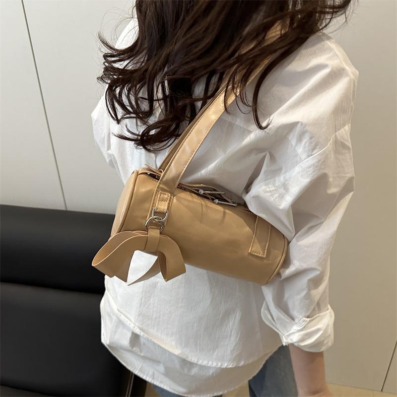 Underarm bag Cylinder bag Summer new fashion versatile design sense commuter shoulder bag