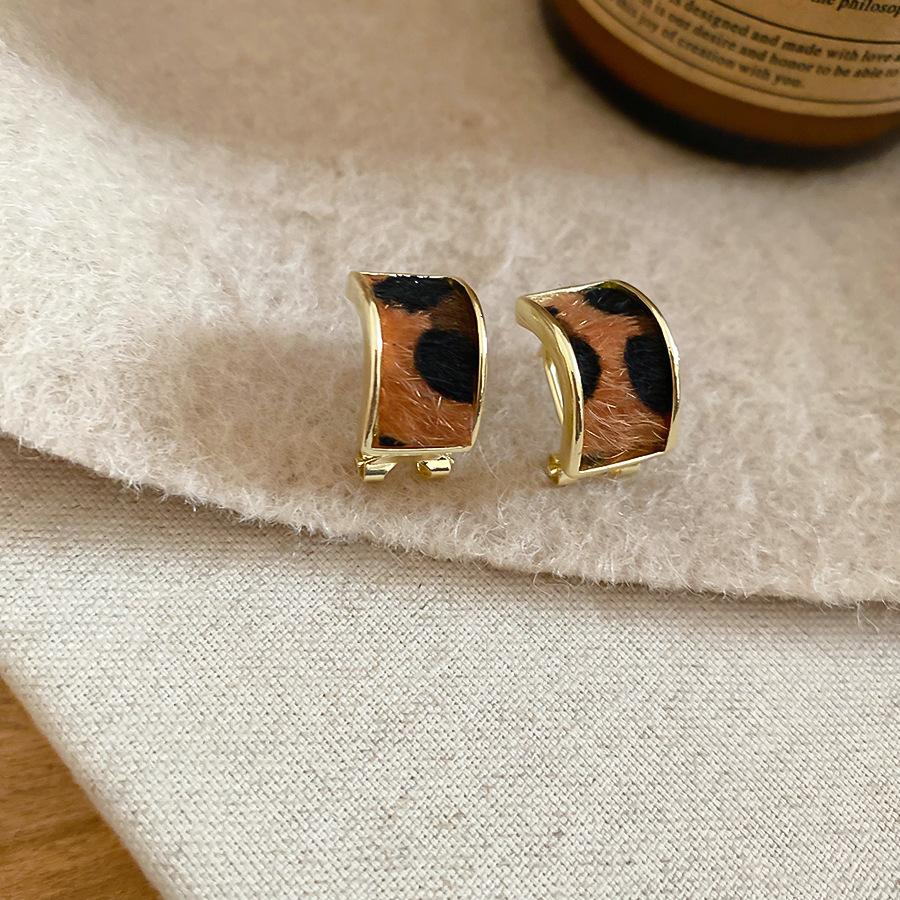 Винтажные серьги-гвоздики круглой С-образной формы с имитацией конского волоса и леопардовым принтом Maillard, повседневные, для commuters, нишевые серьги, женские