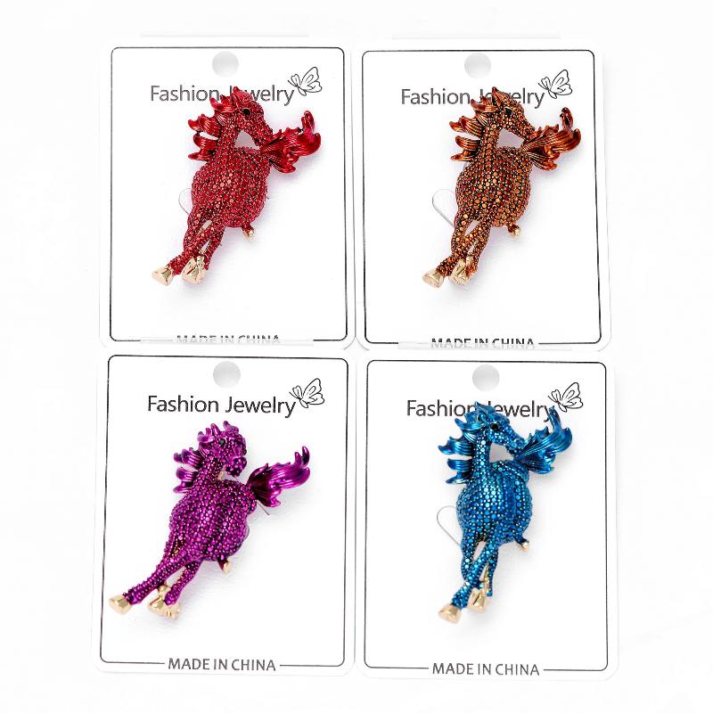 Modische Pferde Broschen für Damen Unisex Persönlichkeit Tierkreiszeichen Pins Event Party Neujahrsgeschenke Schmuck Dekoration Zubehör