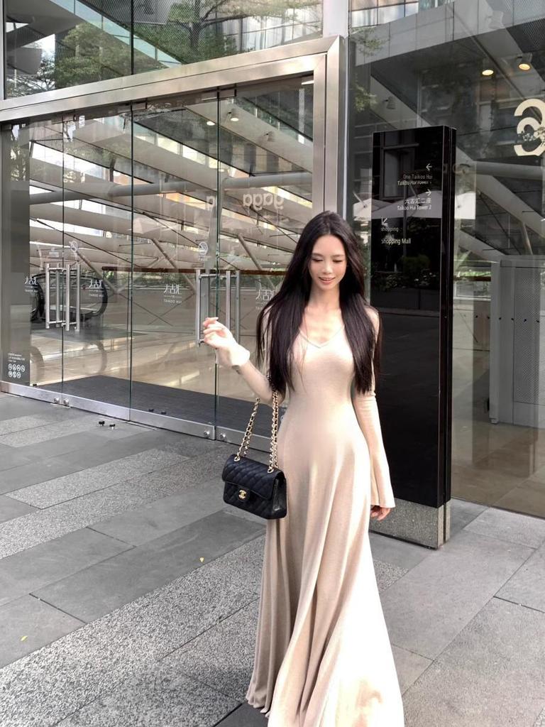 Black Slim-Fit Knitted Long-Sleeve Dress - Women's Spring/Autumn Trend