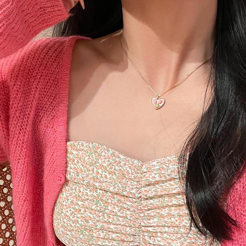 2025 Women's Japanese-Korean Style Necklace: Sweet Cool Love Sweater Chain with High-Grade Metallic Clavicle Design