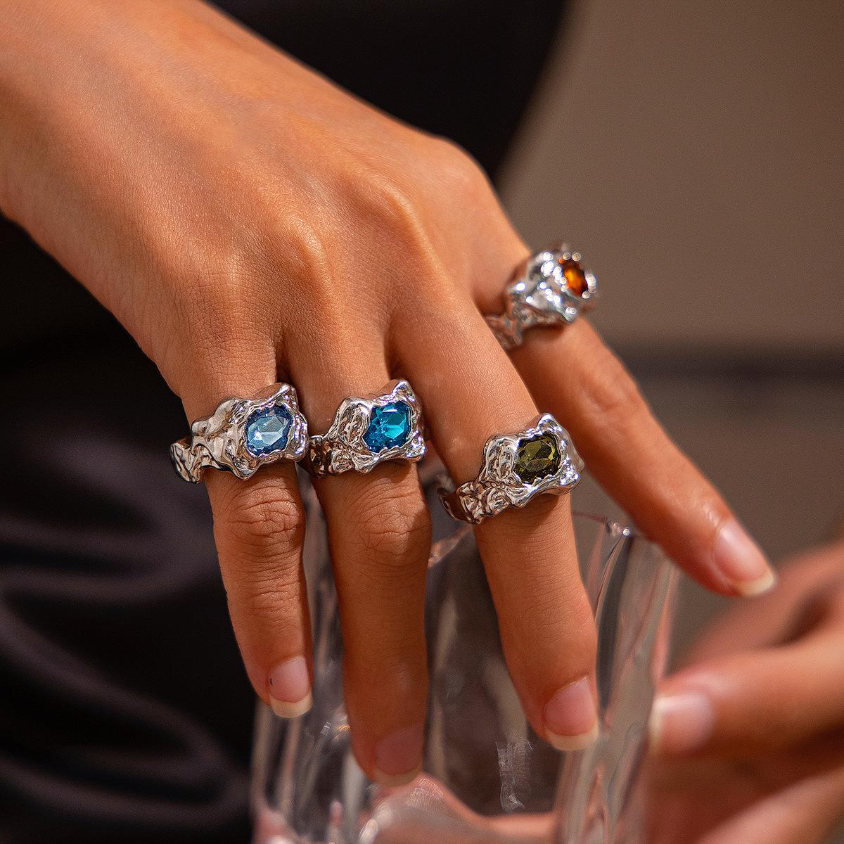 

Геометрический набор колец с инкрустацией бриллиантами и драгоценными камнями: Стильные европейские и американские кольца из жидкого металла для женщин