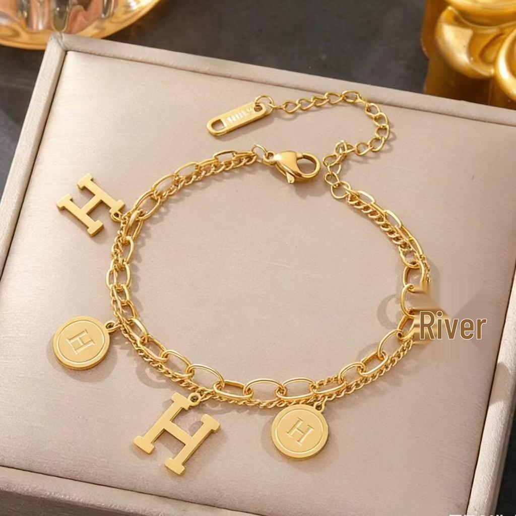 Colorfast Korean-Japanese Titanium Steel Women's Bracelet - Versatile, Fashionable Hand Jewelry.