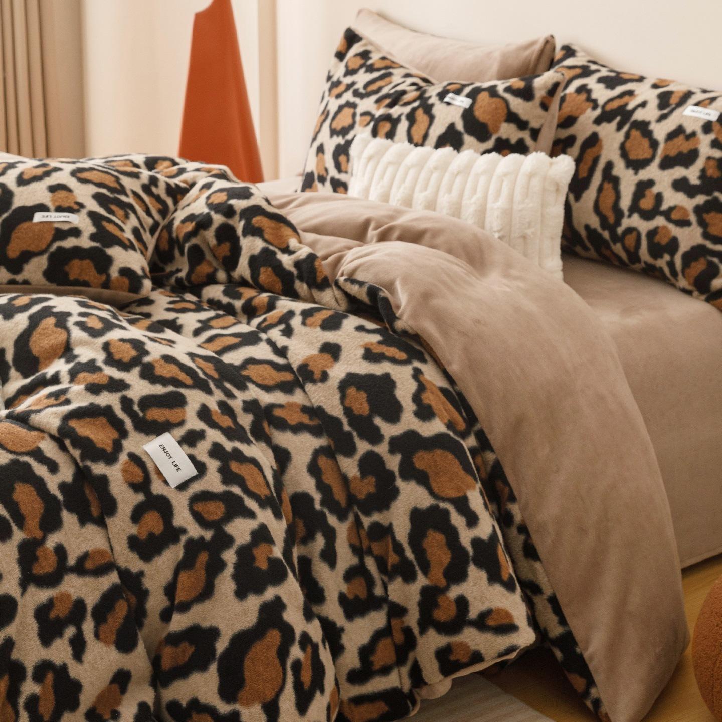 

Thickened Milk Fleece Bed Four-Piece Set Retro Imitation Cashmere Double-Sided Coral Fleece Quilt Cover Bed Sheet Three-Piece Set 3pc 150x200 quilt