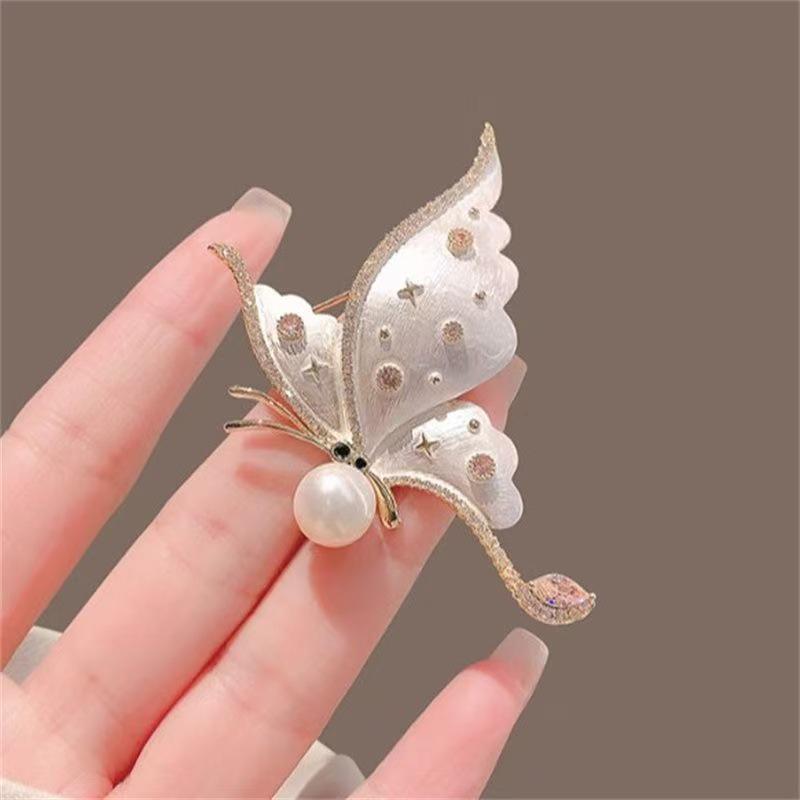 

Elegant White Pearl Butterfly Brooch Pin for Qipao and Hanfu Suits
