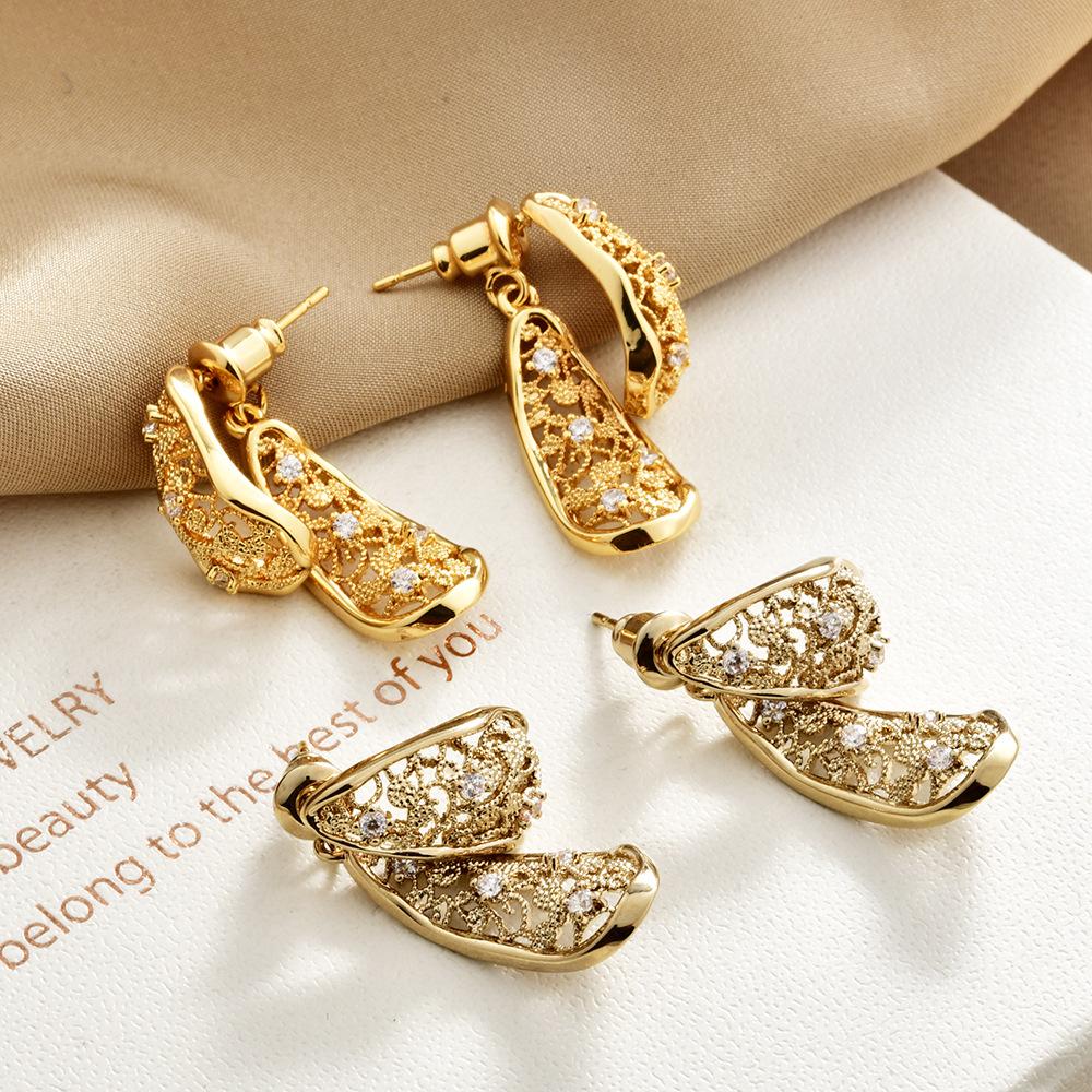 French retro front and rear two-wear earrings hollow lace pattern stud earrings fashion temperament high-end light luxury earrings