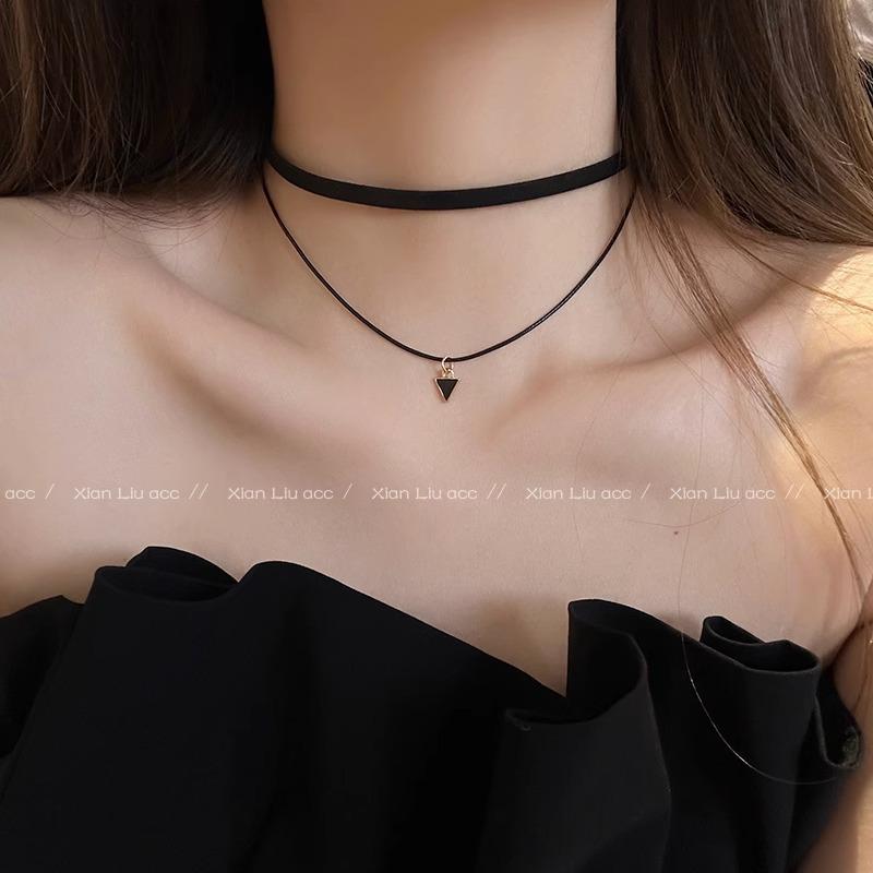 Minimalist Women's Black Choker Necklace - Versatile Collarbone Chain Accessory